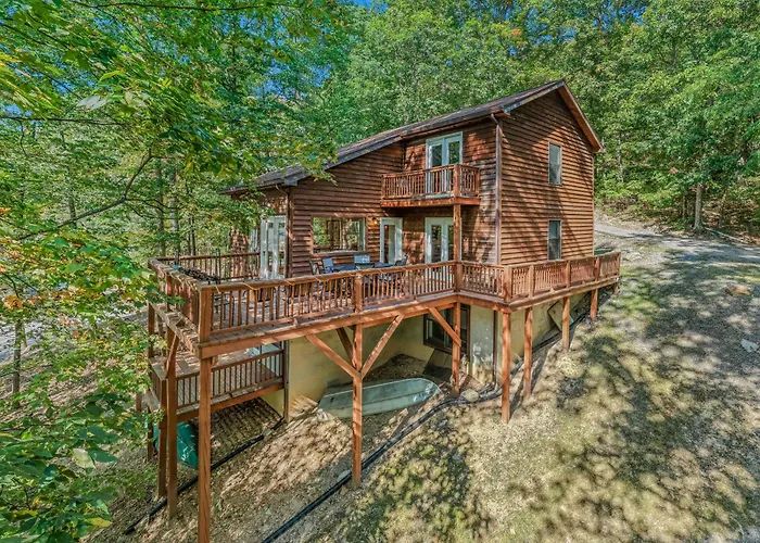 Almost Heaven - Grill, 2 King Beds, Wifi, Deck, Pool Access, Hiking, Wood Stove, Family Friendly